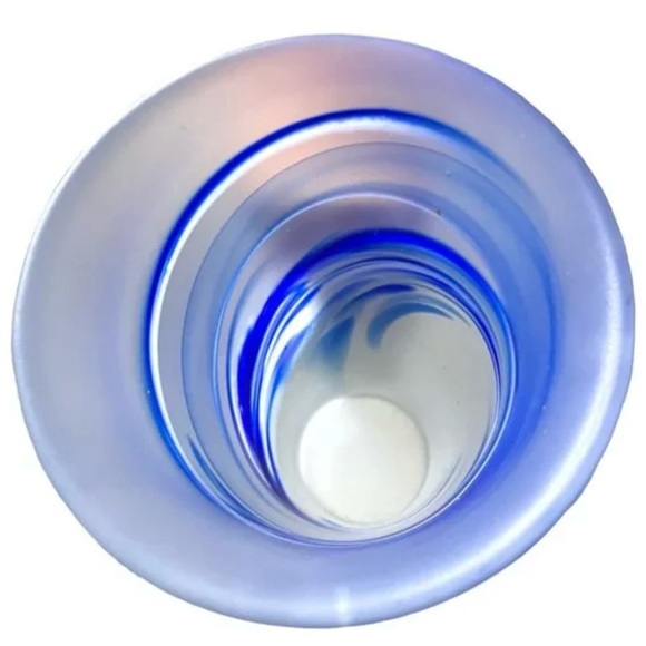 Handblown Frosted Blue Swirl stunning glass vase - Picture 5 of 5